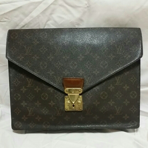 VUITTON ルイヴィトン モノグラム □美品□LOUIS ポルトドキュ ルイ 