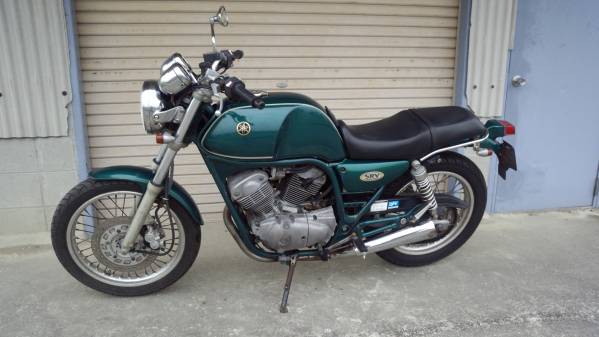 ヤマハのSRV250cc　ノーマルな車体です。