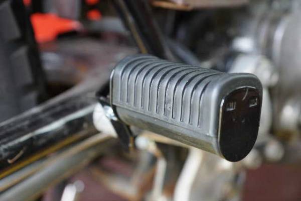 【送料600円】07-0047/ブラックリアステップRZ350/RZ250/XS250/5