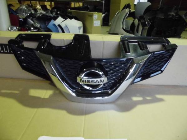 即決　エクストレイル　T32　フロントグリル　純正