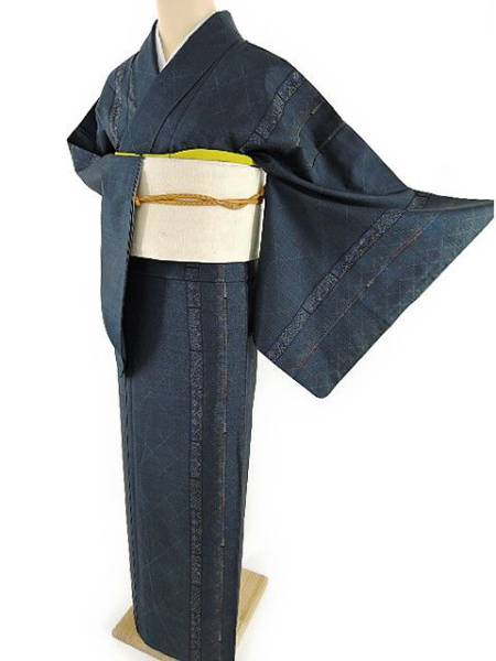 ゆめsaku 美品“心揺さぶる伝統の世界を旅する”大島紬 y-198