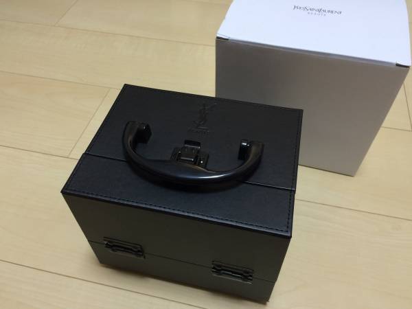 ＹＳＬ　イヴサンローラン　バニティ　2015年ノベルティ　鏡付