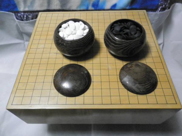 【中古】囲碁セット：板厚15cm/脚付き木製碁盤＆碁石
