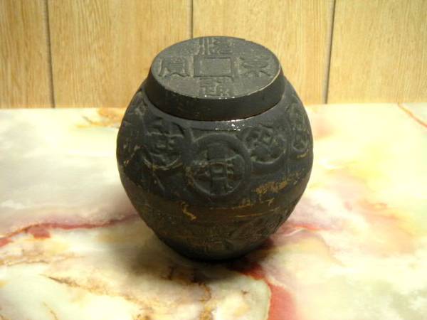 ☆送料無料☆蔵くら☆ 黄銅製　 茶入れ　 東寶遠踊　 ☆210217　Ｍ　 B4 茶入 茶壺 錫製 骨董 古玩 昭和 レトロ アンティーク