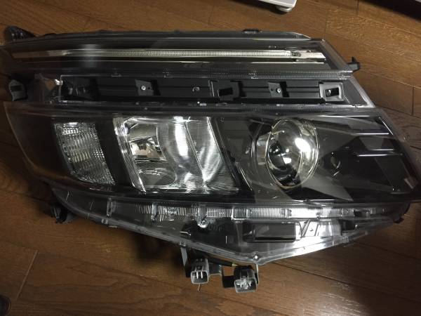 ヴォクシー 右 トヨタ ヘッドライト 80系 0 後期 LED - Yahoo 
