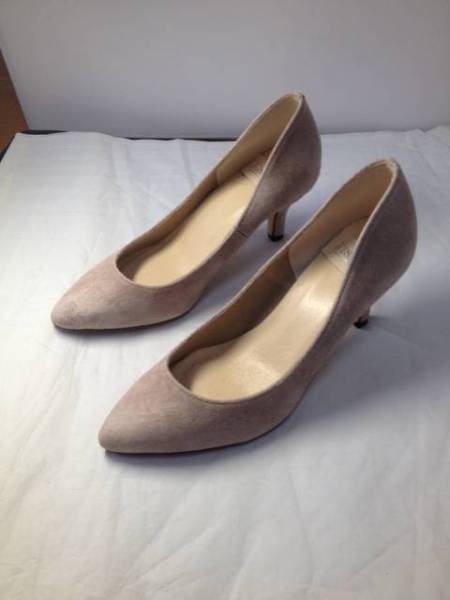 ★新品★本革★ヌバック・ダークベージュのパンプス(22.5)