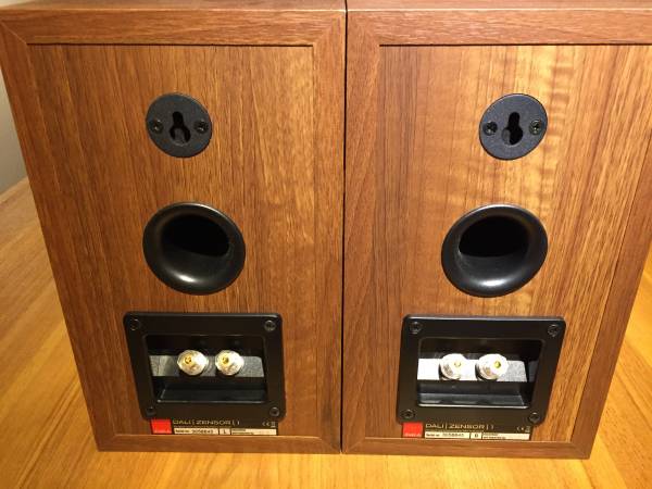 ショッピング半額 小型スピーカーのベストセラーと言えばコレ！ DALI