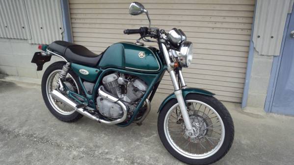 ヤマハのSRV250cc　ノーマルな車体です。