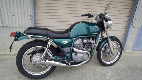 ヤマハのSRV250cc　ノーマルな車体です。