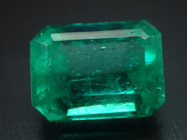 天然エメラルドルース 1.89ct / 8.0㎜×6.1㎜ 【宝石山】