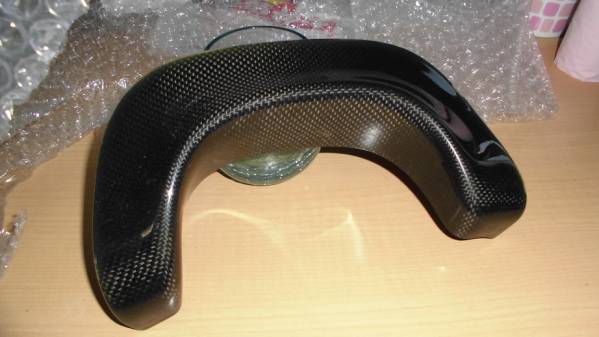 アルファロメオ１４７　カーボン　マフラーカバー　