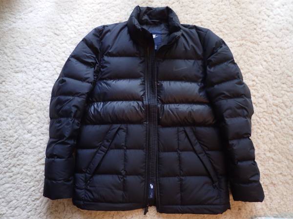 ナイキ　黒色Mサイズ　ダウンジャケット　美品