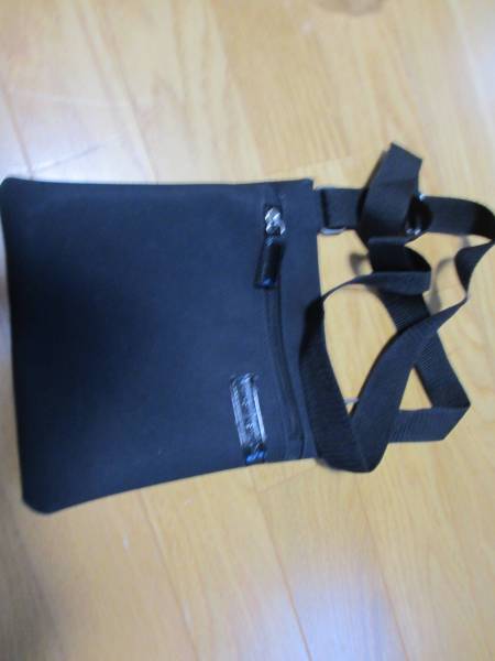 プラダ肩掛けショルダー　ブラック