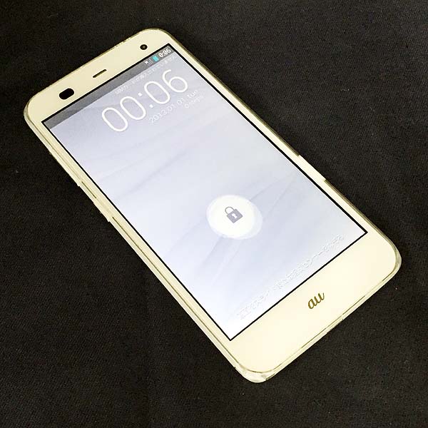 □au ARROWS Z FJL22 ホワイト　中古　体のみ 判定○ 即決あり