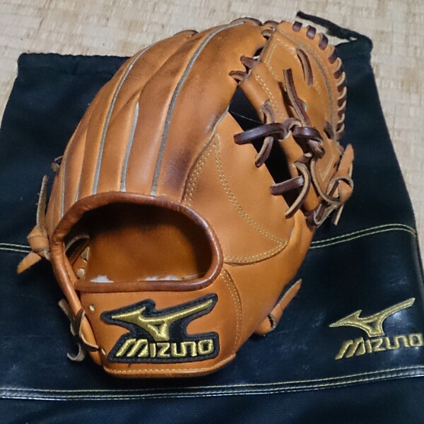 極美品　軟式　内野用　ミズノプロ　まだ硬さも残っています！