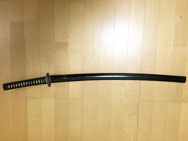 本歌 名品 伝後藤 兎一作柄金具 変鍔 銘入道宗典 黒漆打ち刀拵