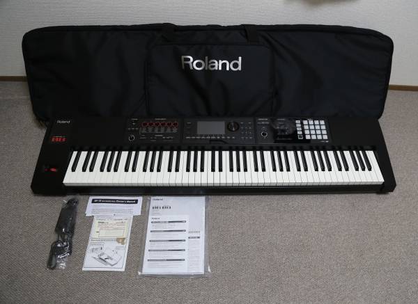 中古品 Roland ローランド FA-08 ケース付