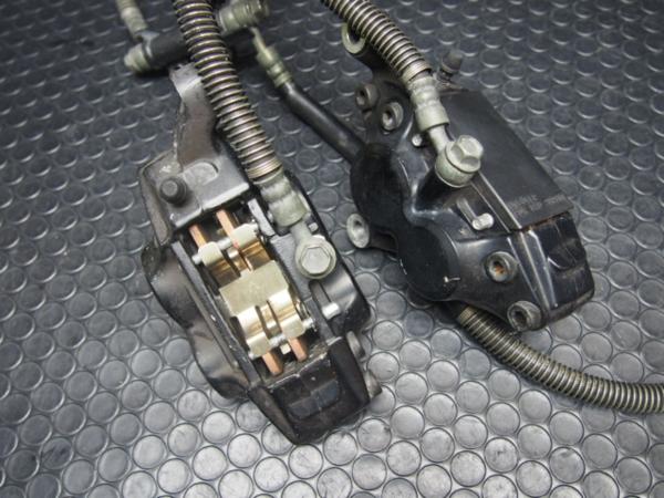 フロントブレーキキャリパー/TZR250R?3XV?R1-Z? オートバイ ブレーキ