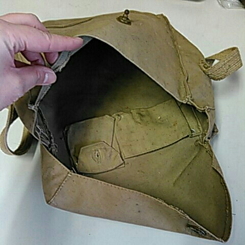 ☆日本陸軍実物 ・防毒面収納袋と下士官革脚絆☆大東亜戦争☆WW2☆ 日) 日本陸軍 防毒面嚢（防毒面収納袋） 実物未使用 極美品 コレクター