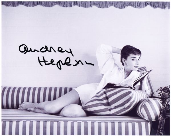 オードリー・ヘプバーン直筆サイン入り写真… オードリー・ヘプバーン☆直筆サイン写真 証明書COA◇4361 オードリー