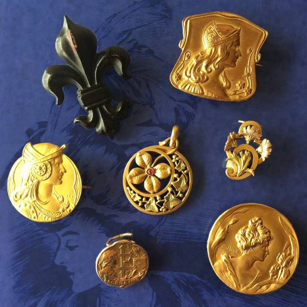 7点★フランス★Art Nouveau花・刻印★アンティーク★ブローチ他