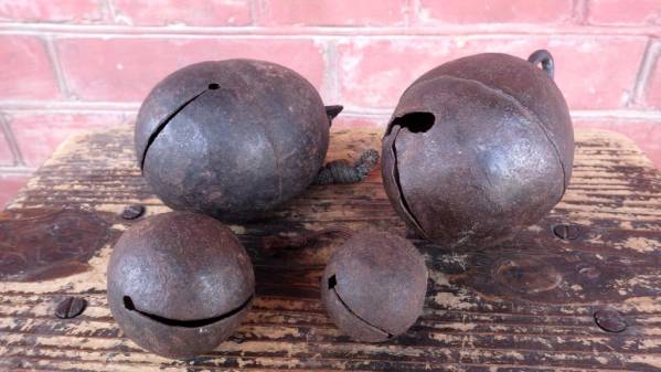 古い鈴　馬鈴　古鉄　馬鈴　＋＋　仏教美術　・・　江戸期　４点