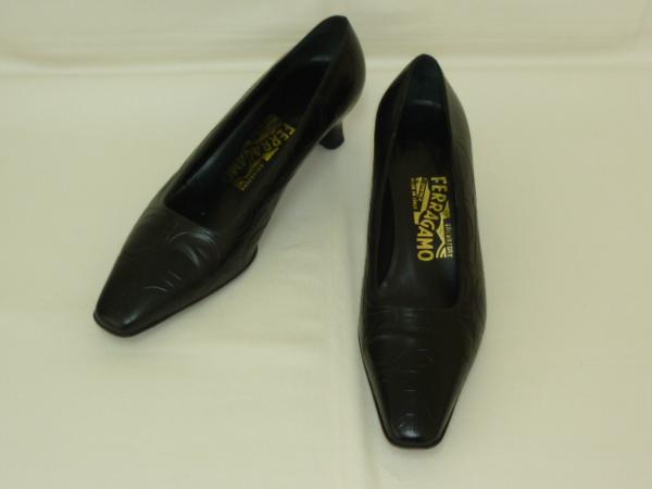 【YS-1】■サルヴァトーレフェラガモ　レディース　パンプス　黒