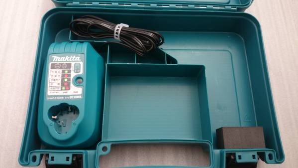 マキタ　10.8ⅴ　インパクト用　ケース　充電器付　新品特価！　