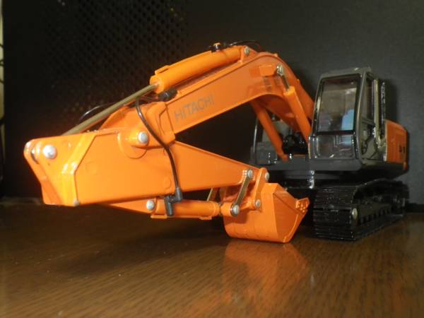 日立 ZAXIS200 1/40 ショベル 模型 美品です。 模型・プラモデル