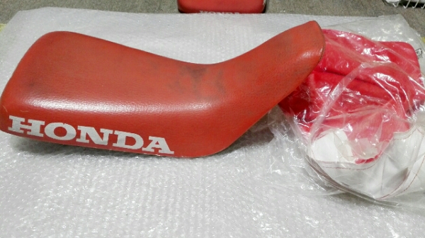 ホンダ 純正 モンキーバハ シート 穴有なのでオマケ生地付くよ 