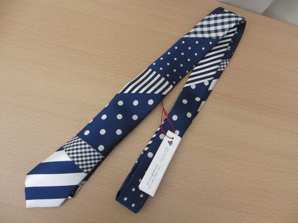 未使用■giraffe/ジラフ☆シルクネクタイ　マルチ柄　ネイビー
