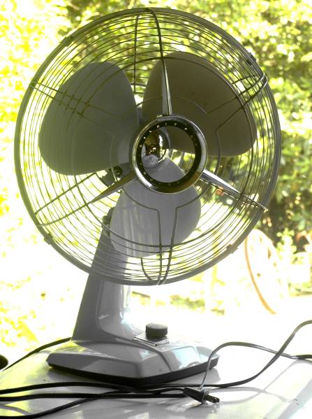 一風・古い扇風機　フジデンキ　サイレントファン