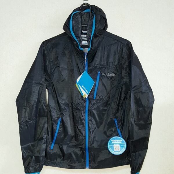 新品タグ付きコロンビア超軽量パッカブルナイロンパーカーM