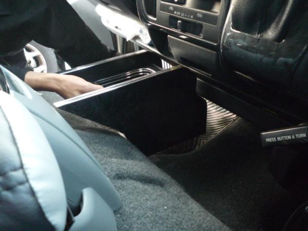 200系ハイエース　ダストボックス　 ブラックウッド　フルメッキ