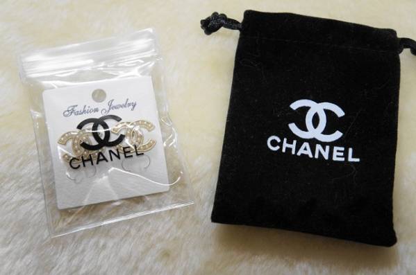 未使用】【即決】シャネル CHANEL ノベルティ パール ピアス シャネル