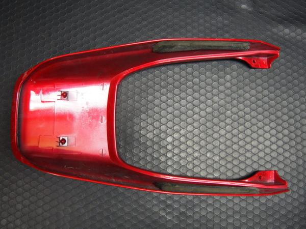 ゼファー400 テールカウル　割れあり　補修前提 割れ削れ欠け無ゼファーχカイ400純正テール/シートカウル赤 カウル