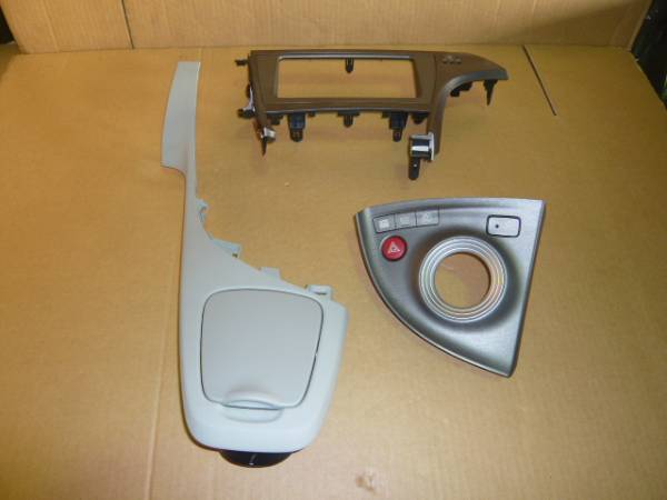 プリウス　ＺＶＷ３０　センターパネルセット　後期