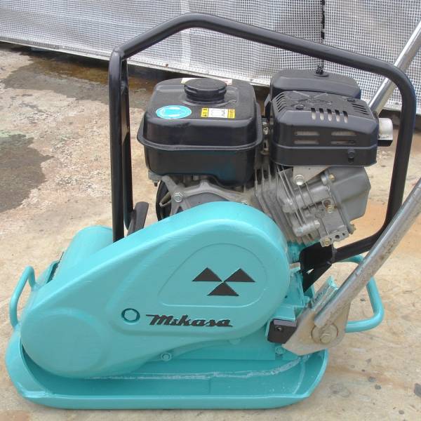 三笠産業 MVC-F60 プレートコンパクター 転圧機 ランマー (B679) 三笠産業 MVC-F60 プレートコンパクター 転圧機 ランマー (B679