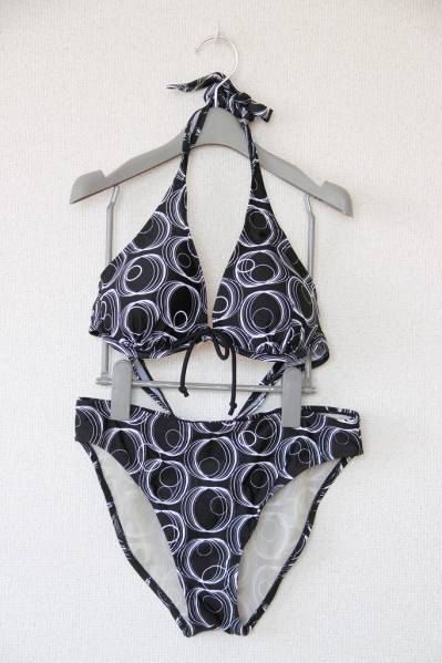 新品 黒×白引き締め　タンクトップ・ビキニ水着３点セット ３Ｌ