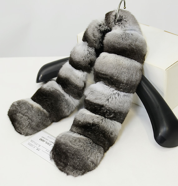 毛皮卸☆送料無料☆タグ付最高級チンチラファーマフラー1681-18!