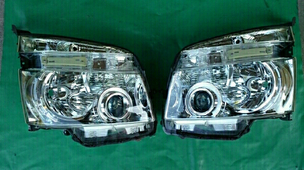 トヨタ ヴォクシー ZRR70 前期 煌 純正 HID ヘッドライト 左右
