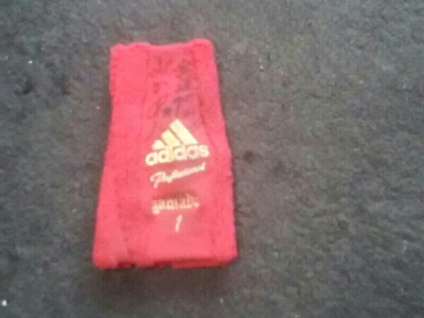 ヤクルト　山田哲人　実使用　リストバンド　サイン