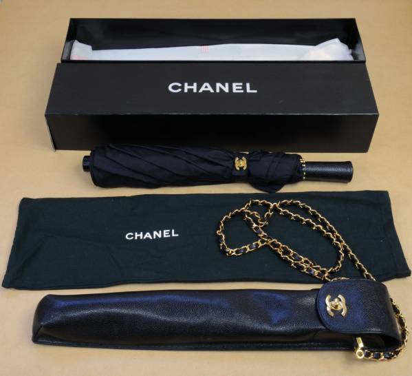 美品✨シャネル　折り畳み傘　マトラッセ　チェーンショルダーケース　ターンロック CHANEL 折り畳み傘 マトラッセ チェーンショルダーケース Fashion