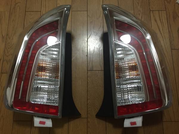 プリウス PRIUS 《ZVW30 ZVW35》 左右セット テールライト