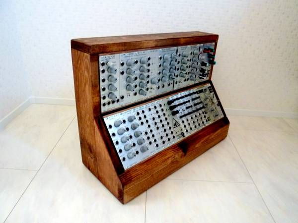 モジュラーシンセ　ユーロラック木製ケース　Doepfer EuroRack