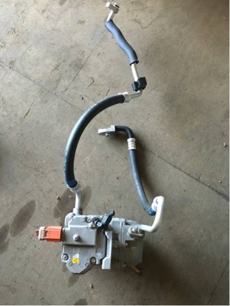 プリウス ZVW30 後期 エアコンコンプレッサー