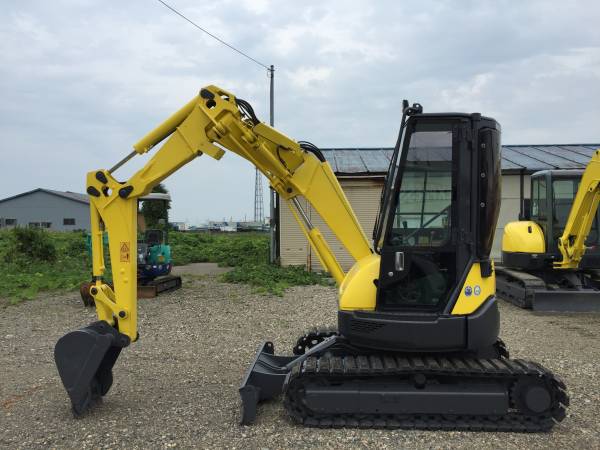 ★キャビン/2004年。ユンボ。ヤンマーB3-5 ★