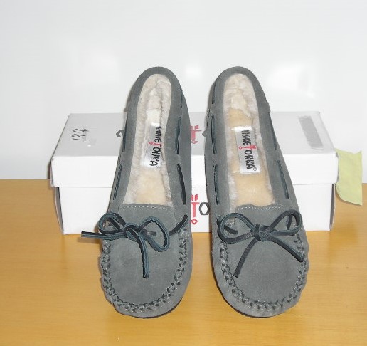 展示☆ミネトンカのスエード本革ムートンモカシン☆グレイ24.0㎝