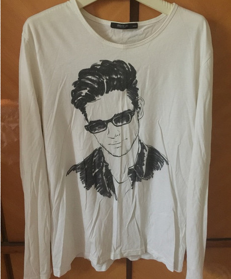 人物画像Ｔシャツ　長袖　サイズＳ　中古