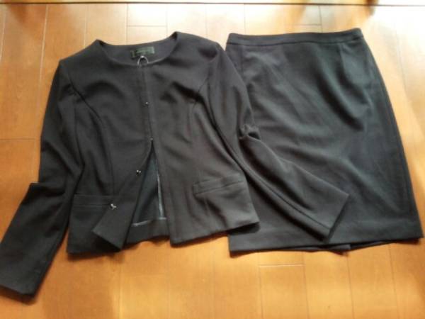 今季新品♪アンタイトル伸縮綿混ノーカラージャケットスーツ紺２